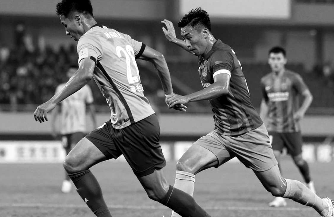 Bạo lực sân cỏ V-League 2026-2027: Thẻ vàng cho cú đá nguội và khoảng lặng của tổ VAR