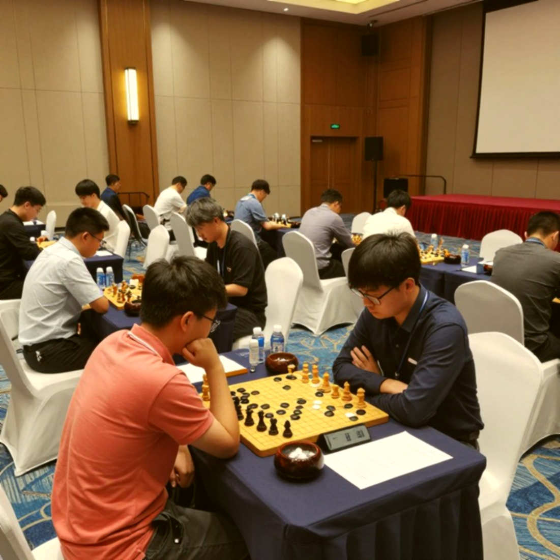 HLV Misra: Divya Deshmukh và Vaishali còn mạnh hơn thời điểm vô địch Olympiad cờ vua