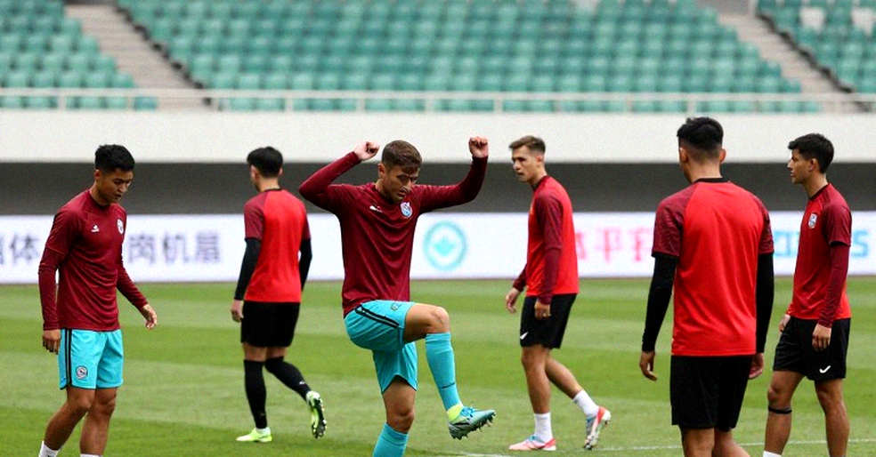 Từ Ligue 2 đến V.League: Cuộc cách mạng thầm lặng của bóng đá Việt trên bàn đàm phán