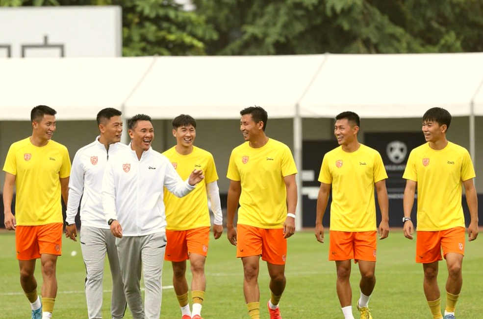 Chín chiều phân tích một cuộc đua bơi: khi làn đua im lặng và dữ liệu không chịu lên tiếng